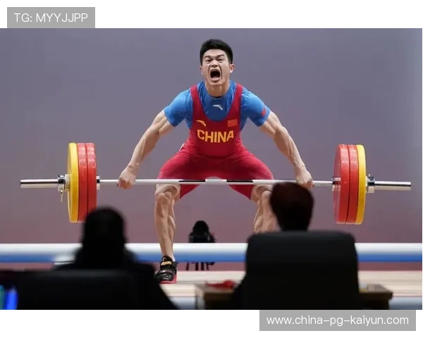 举重俱乐部建立学员成长档案便于长期跟踪培养，举重队力量训练