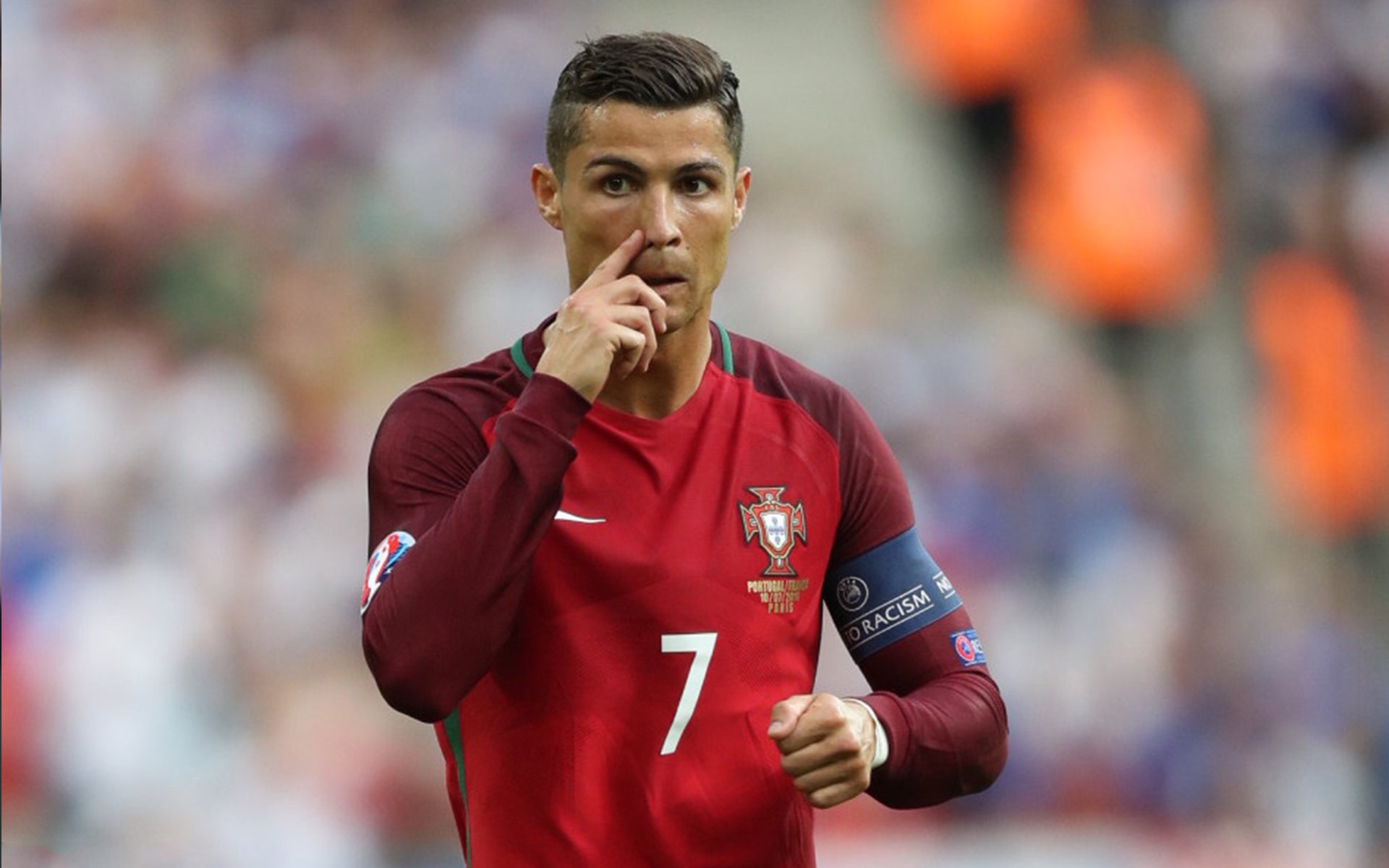 冠军队伍演绎旗帜运动新篇章，冠军旗图片